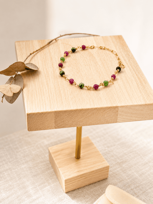 Bracelet Kaïa – Bracelet artisanal en Gold Filled et Rubis Zoïsite